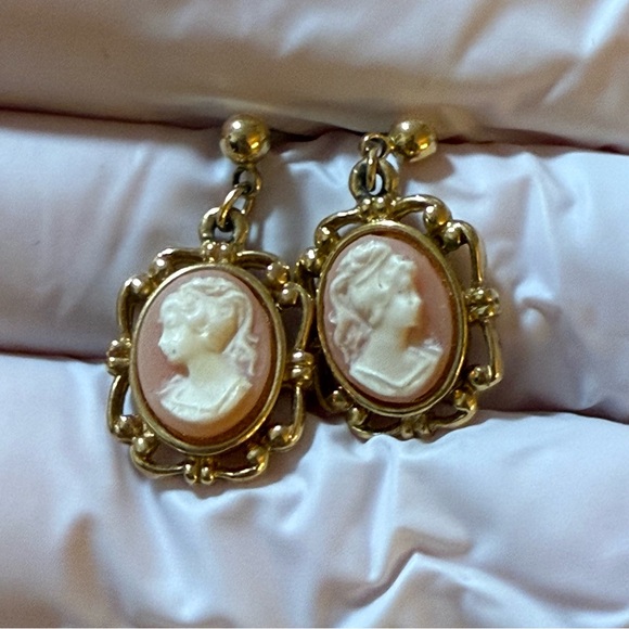 Vintage 70s SARAH COVENTRY Cameo Victorian earrings - Picture 3 of 6